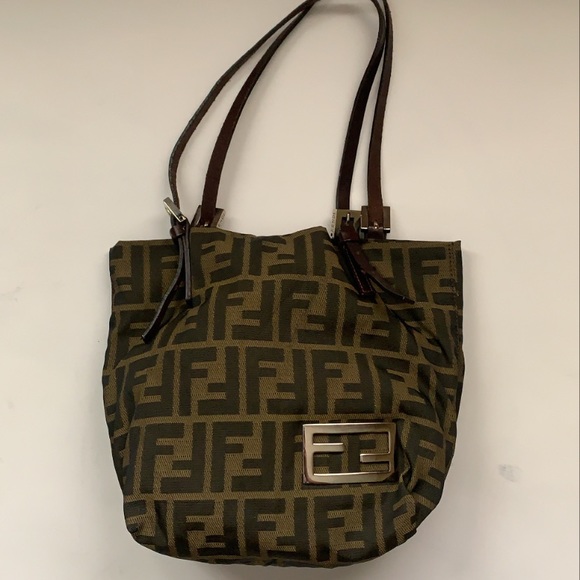Fendi Handbags - Fendi baguette sack